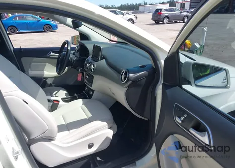 2015 Mercedes-Benz B-Class Electric Drive z USA, uszkodzony, nr VIN WDDVP9AB5FJ004284